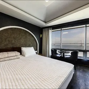 2* Hotel Bridge